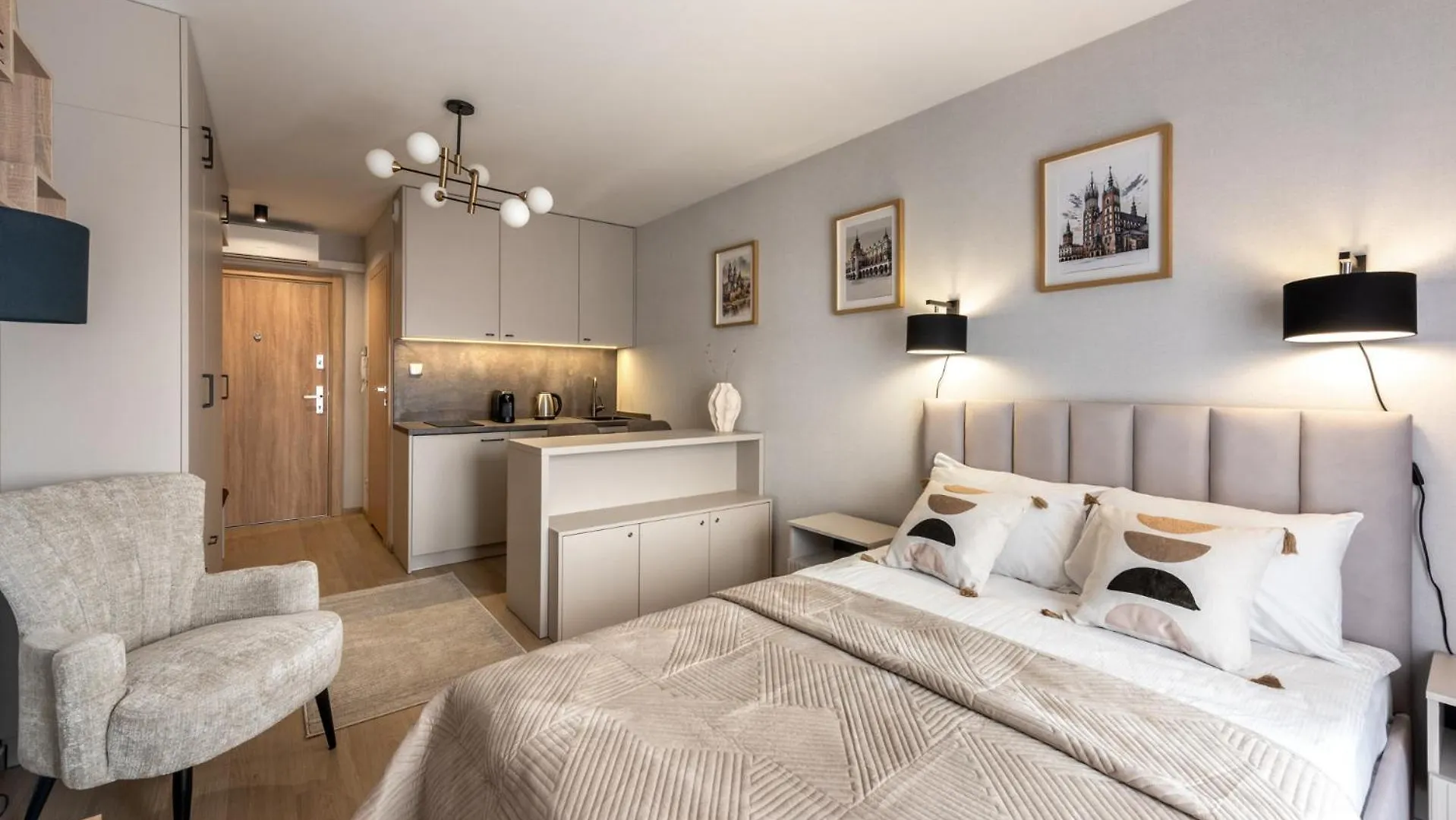 Iron Apartments Краков 0*,  Польша